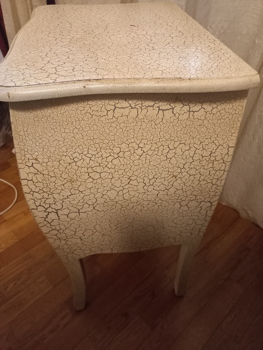 Camiseiro e mesa de cabeceira