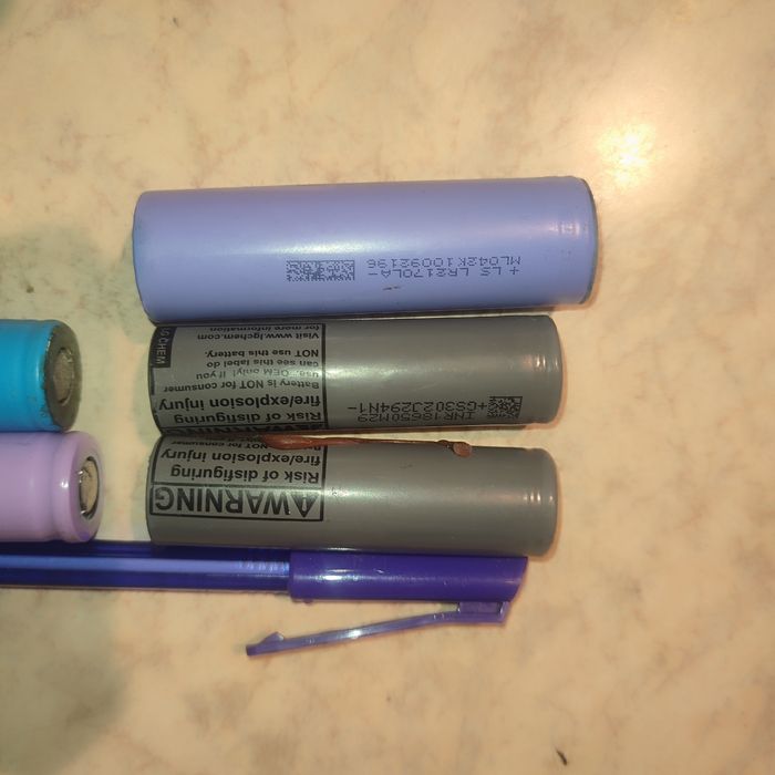 Akumulatory 40szt 18650  uszkodzone