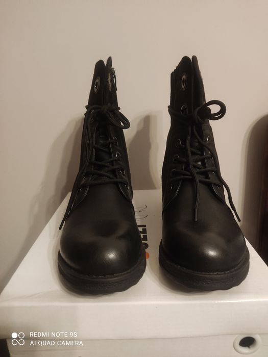 Czarne botki firmy Jezzi r.39