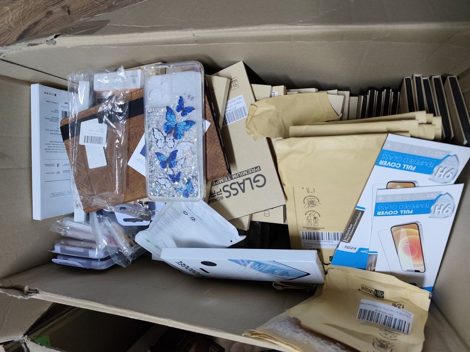 Etui i szkła hartowane do telefonów i tabletów 1500 sztuk NOWE