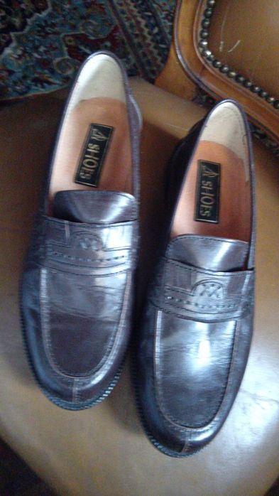 Sapatos  em pele , cor castanho