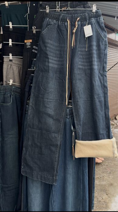 Жіночі брюки на флісі різні види