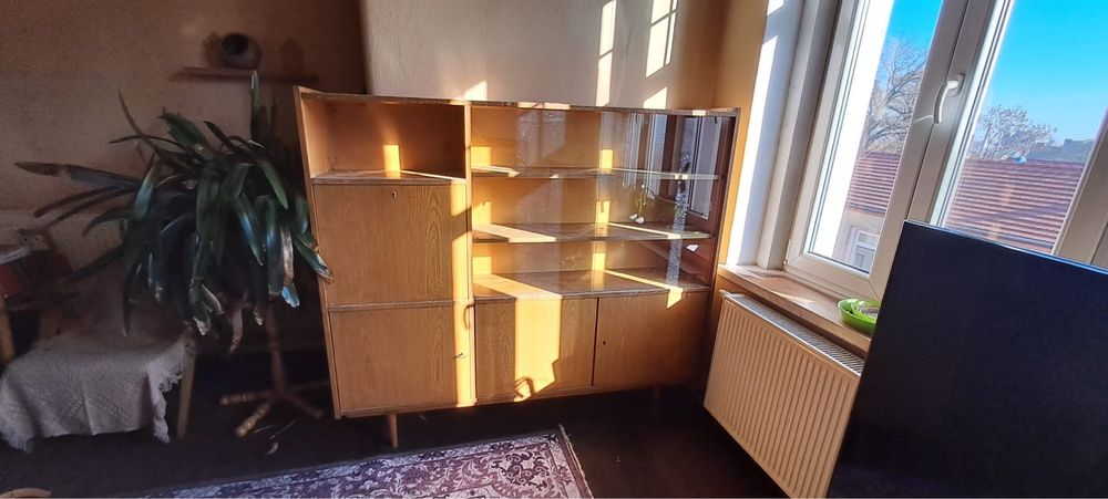 Przeszklone szafki z barkiem