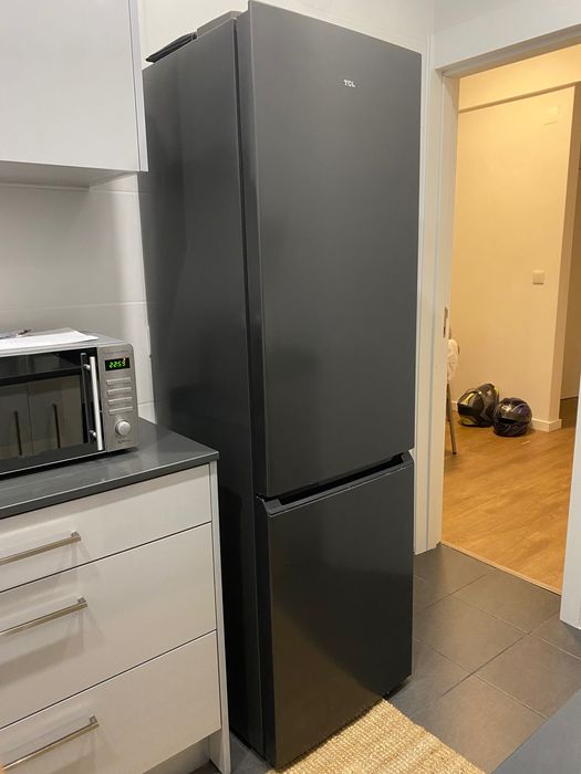 Frigorifico cinzento 260l. Usado 3meses