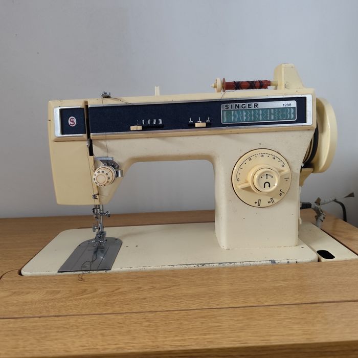 Máquina de costura elétrica Singer