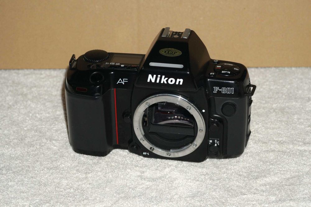 Nikon F-801 + AF 28mm f/2.8