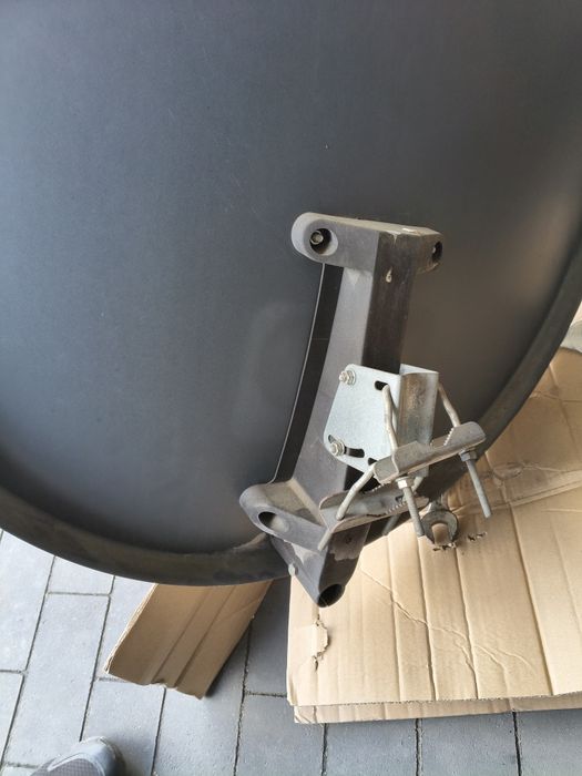 Antena satelitarna z konwekterem
