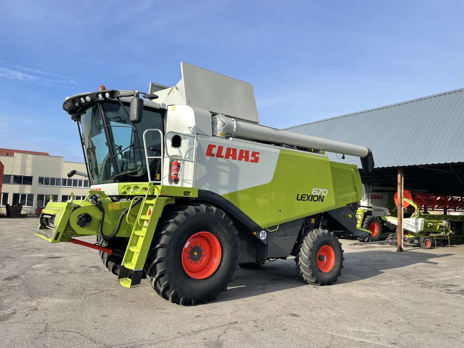 Комбайн CLAAS LEXION 670 2011 Vario750