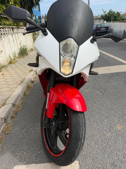 Hyosung GTR 125.