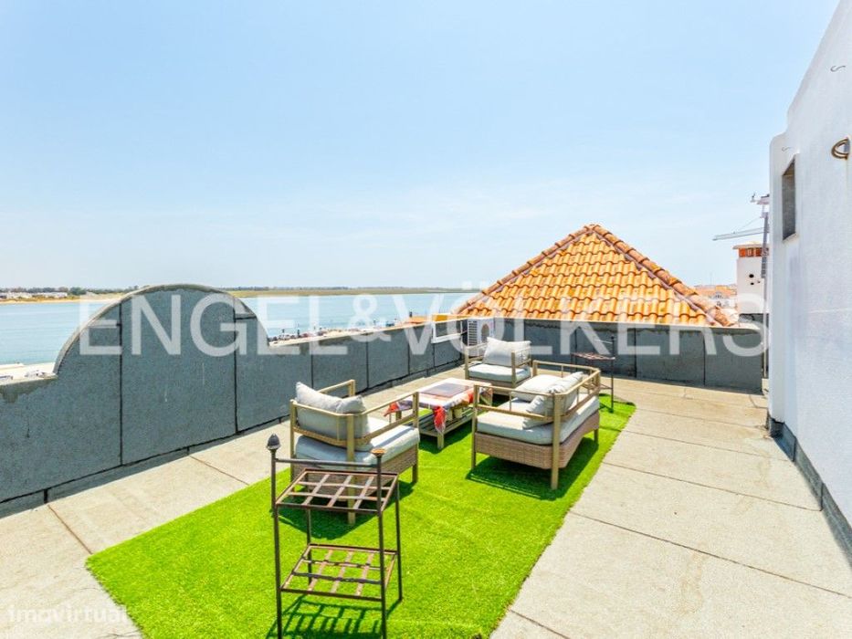 Apartamento T2 no Último Piso com Vista Rio e Mar