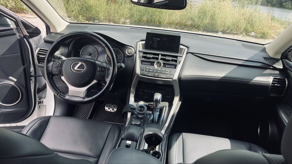 Надійний Lexus nx 200t