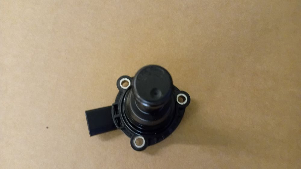 Датчик рівня і температури масла. 03F907660E