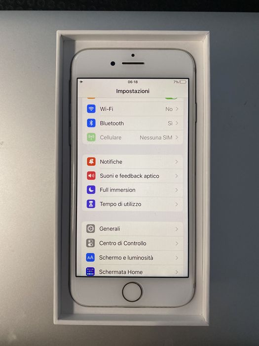 iPhone 7 Silver 128GB in Excellent Condition with Original Box64750550167426121