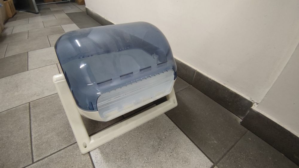 Podajnik na papier czyściwo
