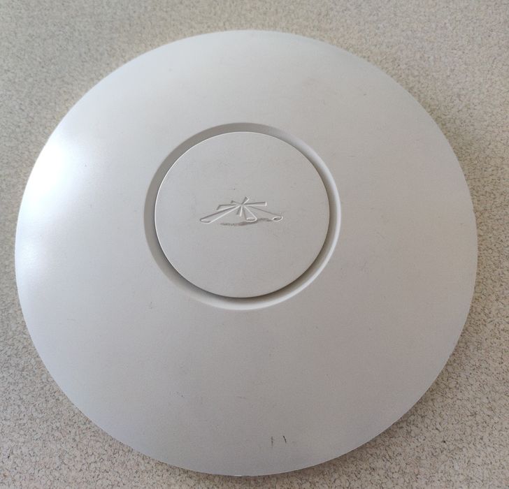 Ubiquiti unifi AP Pro  2,4 5GHz 2xLAN gigabit 48V komplet