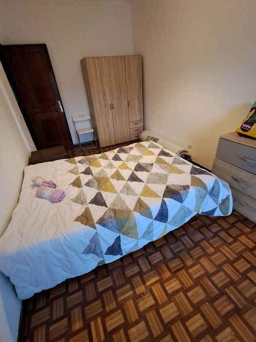 Quarto casal no CENTRO Lisboa. Para entrada imediata.