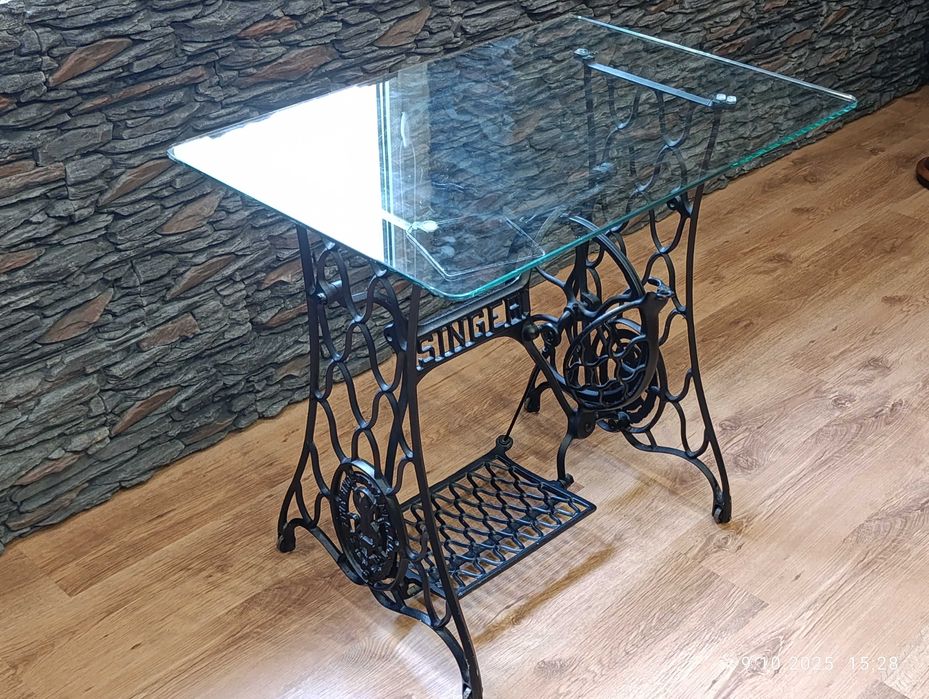 Stół ze starej maszyny do szycia – unikatowy mebel vintage!
