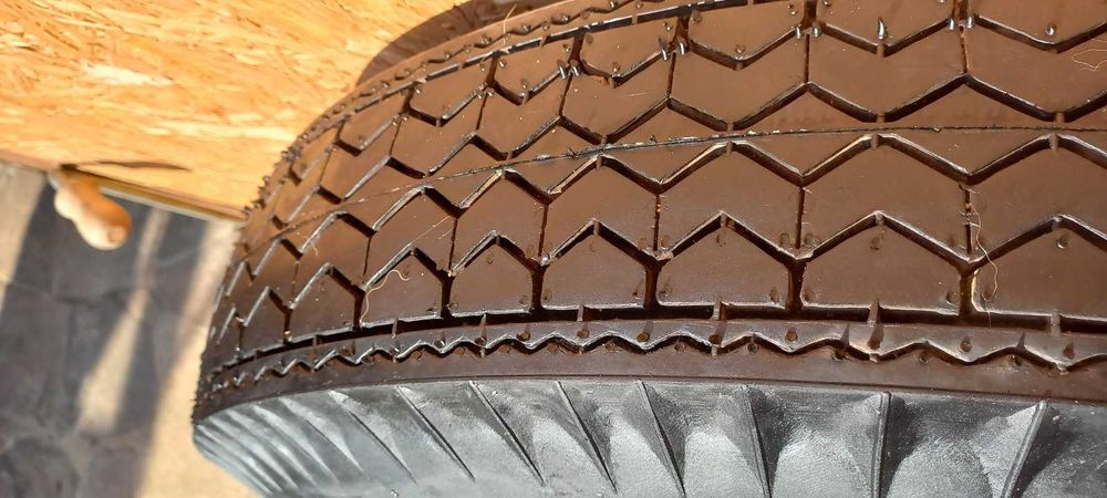 Нова оригінальна шина Я-201 на ГАЗ-13 Чайка.