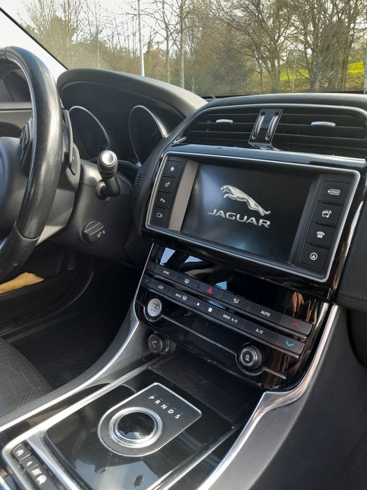 Jaguar XE 2016 impecável
