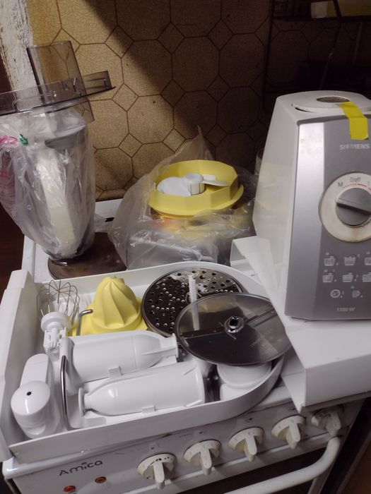Robot kuchenny w całości i na części