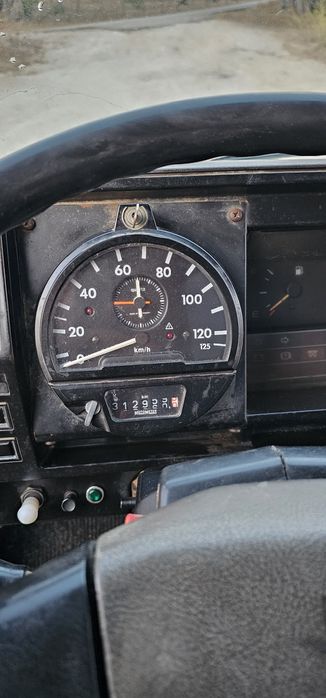 BedFord NKR 3.3 Pesada Tribasculante