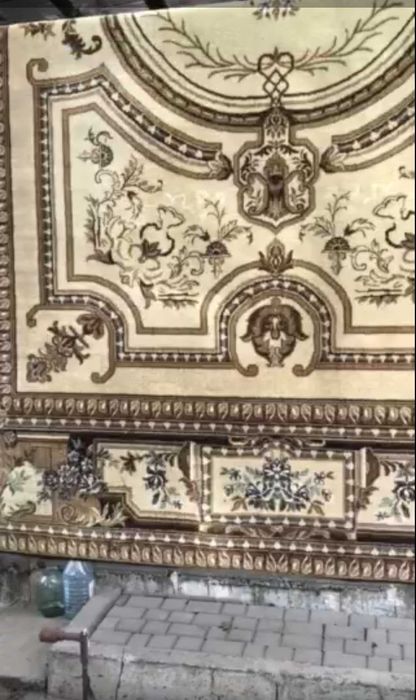 Килим вовняний у відмінному стані