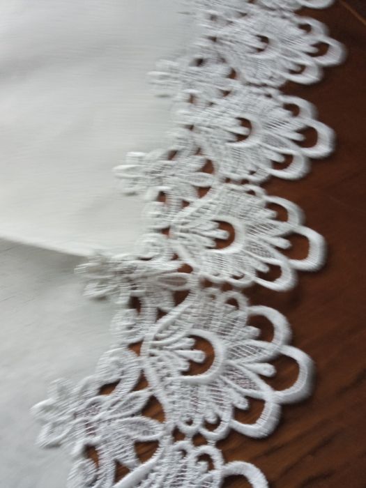 Obrusik kwadratowy z doszywaną gipiurą 85/85 cm