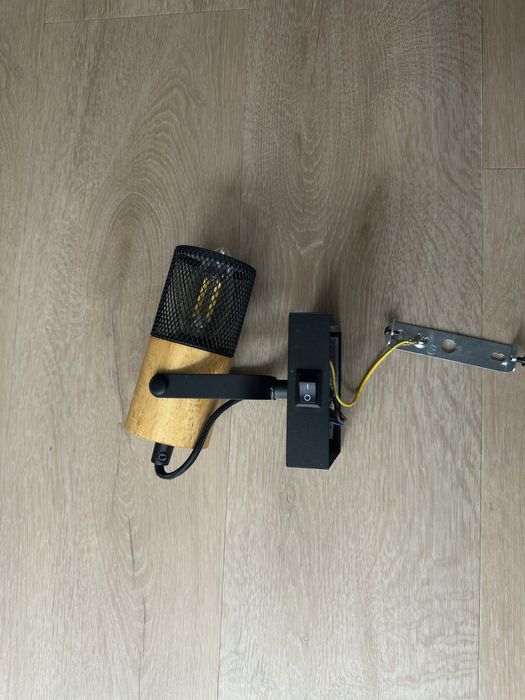 Lampka naścienna z żarówką