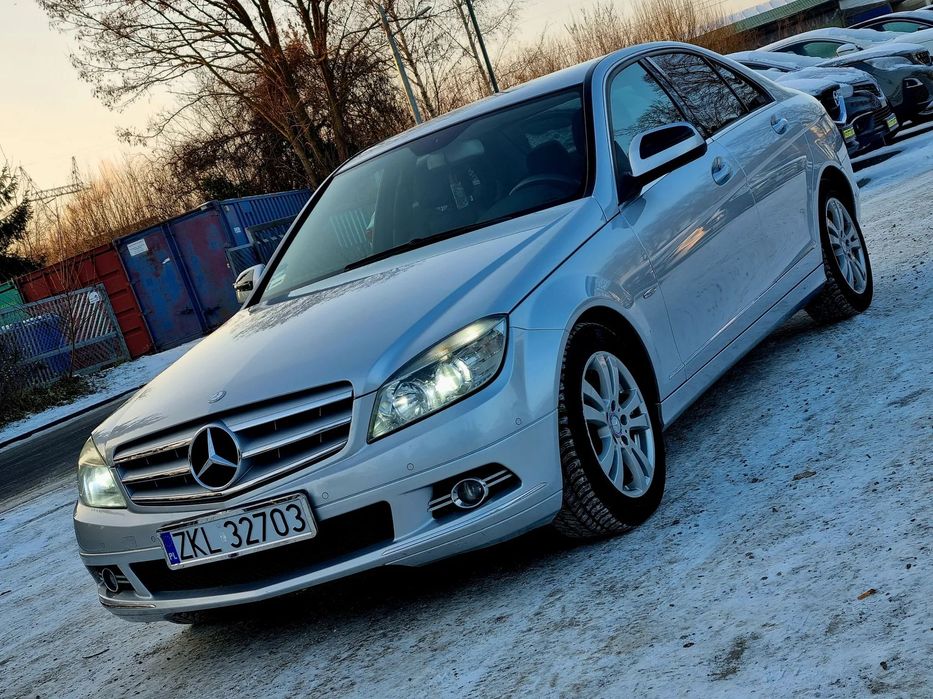 Mercedes-Benz Klasa C BiXenon Serwis Avantgarde Climatronic Parktronic Zarejestrowany