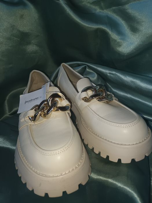 Sprzedam Mokasyny marki Stradivarius  roz.  41