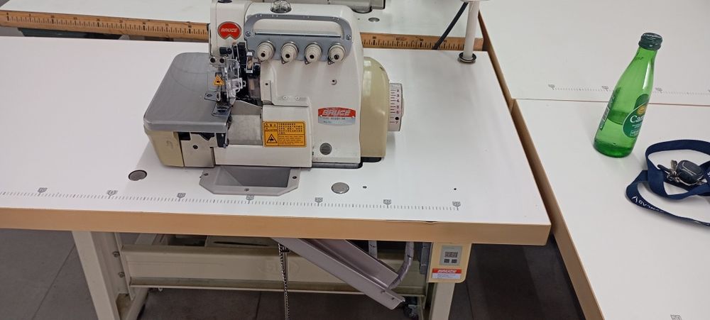 Máquinas de costura usada em bom estado  preços na descrição!