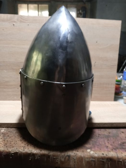 Рыцарский шлем Топхельм.