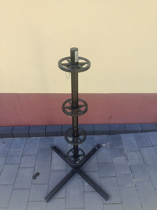 Stojak na opony lub felgi
