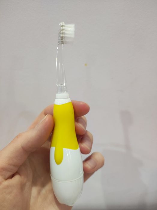 Електрична зубна щітка Brush baby , 0-3 роки, жовта