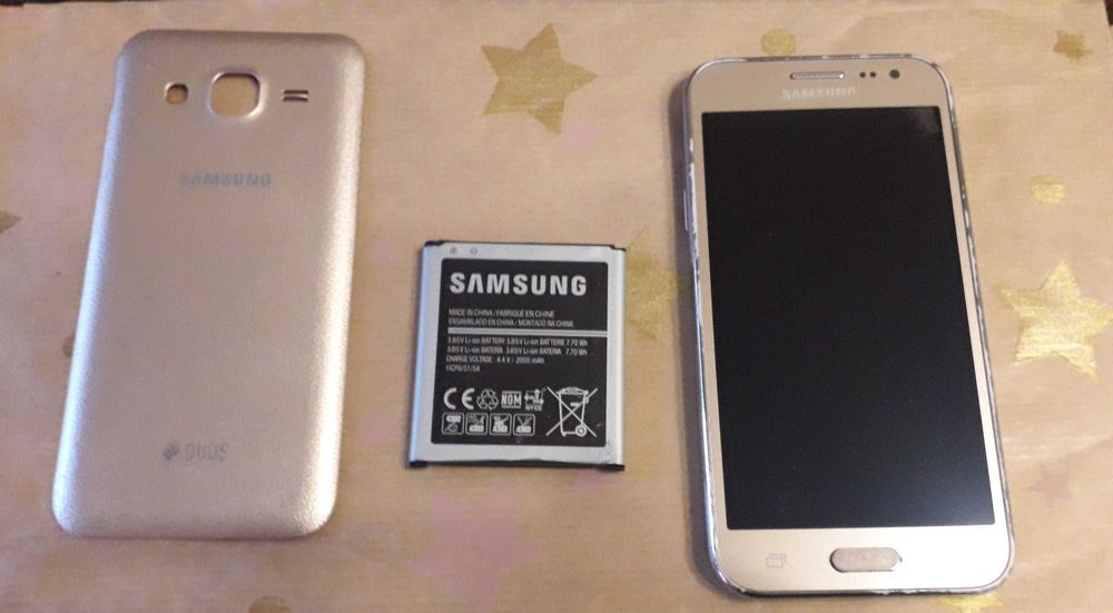 Samsung  SM-J200