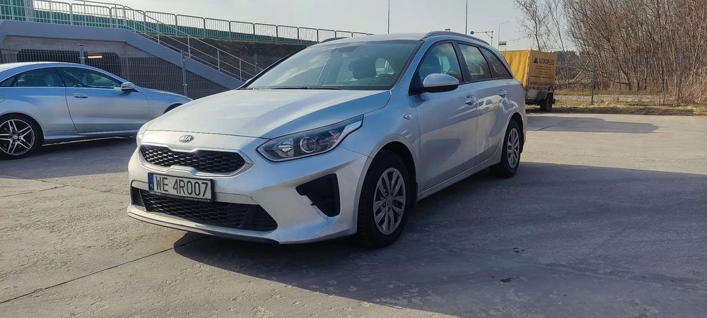 Kia Ceed uszkodzony silnik- do wymiany, reszta stan idealny, miękka hybryda