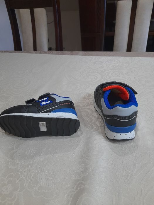 Adidaski chłopięce rozmiar 20