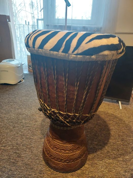 Djembe średnica 32 cm. W pełni sprawne + pokrowiec transportowy. Ruda