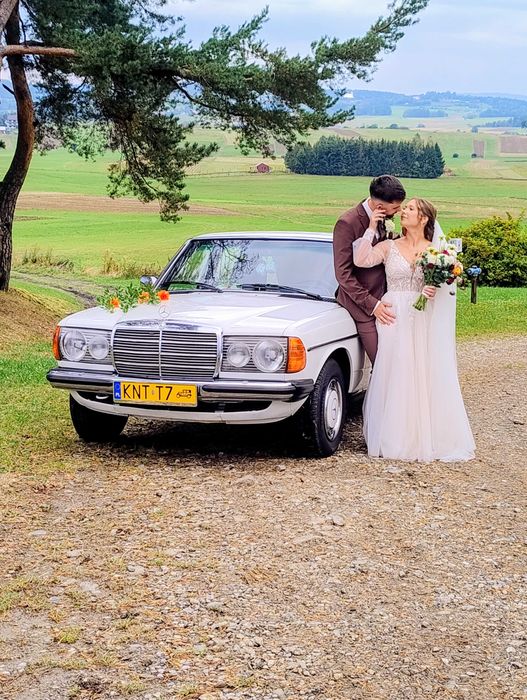 Samochód do ślubu Mercedes W123