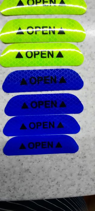 Продам наклейки светоотражающие.