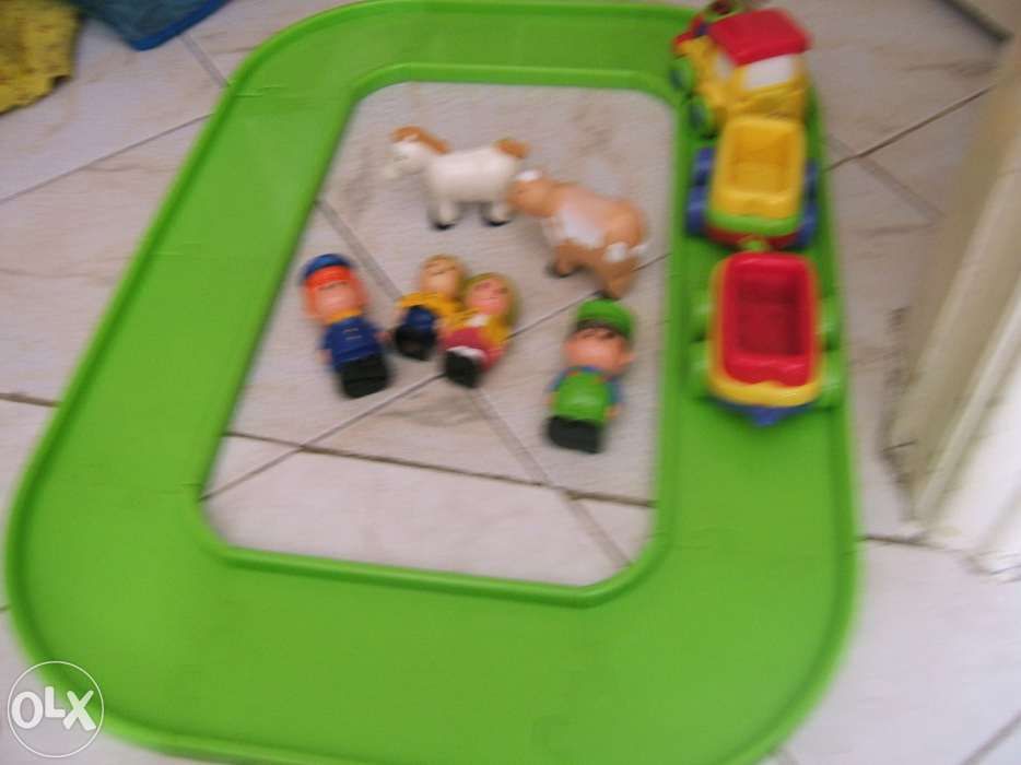 Pista de comboio e bonecos