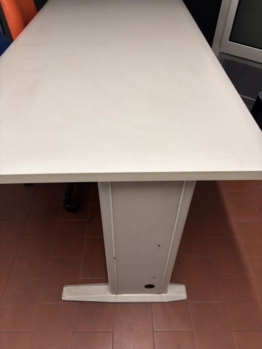 Vendo mesa em excelente estado com 1,80 comprimento por 0,80 de largur