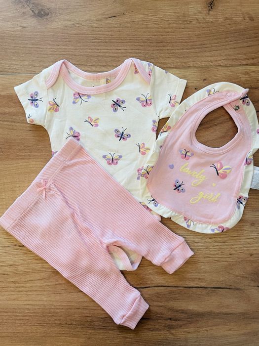 Боді зі штанцями і слюнявчиком Sinsay р. 56