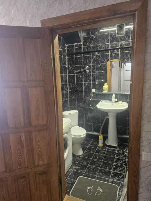 СДАМ ПОСУТОЧНО2к.в центре в парке Бабаева