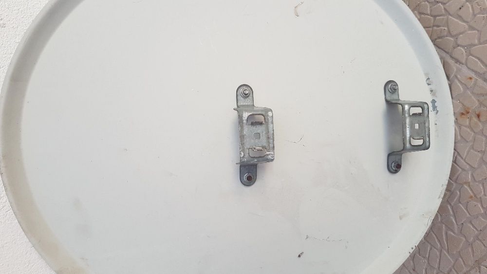 Antena Parabólica 60cm (Prato e Peças para o suporte)