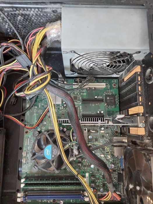 Stary komputer PC sprawny