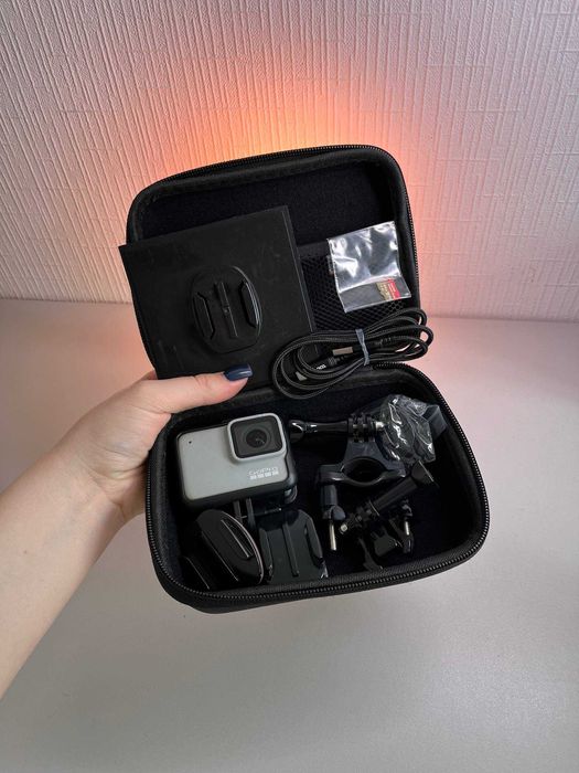 Екшн-камера GoPro Hero 7 white з кріпленням на кермо