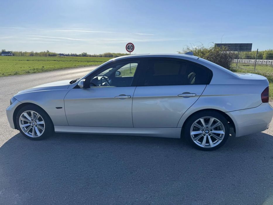 BMW Seria 3 BMW 318i E90 2006