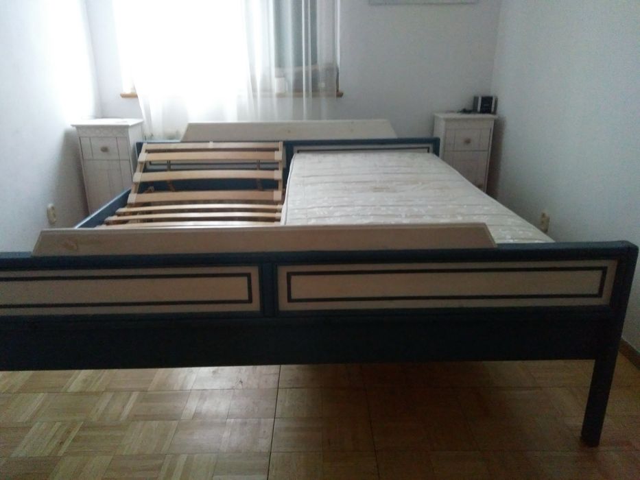 Łóżko w stylu skandynawskim lite drewno 220x200 z unoszonymi stelażami