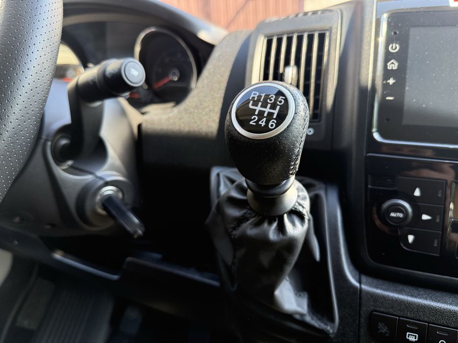 Peugeot Boxer 2023 пасажир 8+1